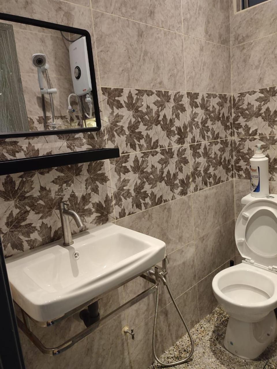 Adik Aisyah Muji Pistachio Homestay Cameron Highlands Tanah Rata Buitenkant foto